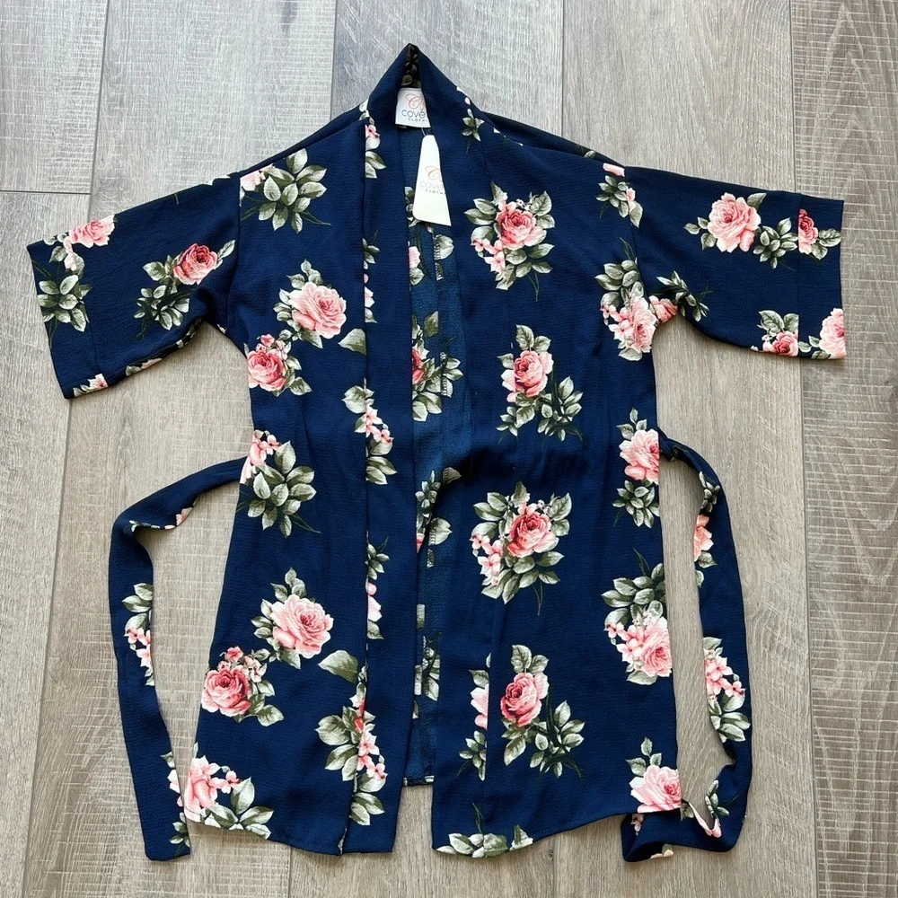 Coveted Clothing Floral Kimono Wrap Size Medium 6/7